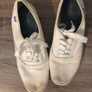 ✨ White Keds